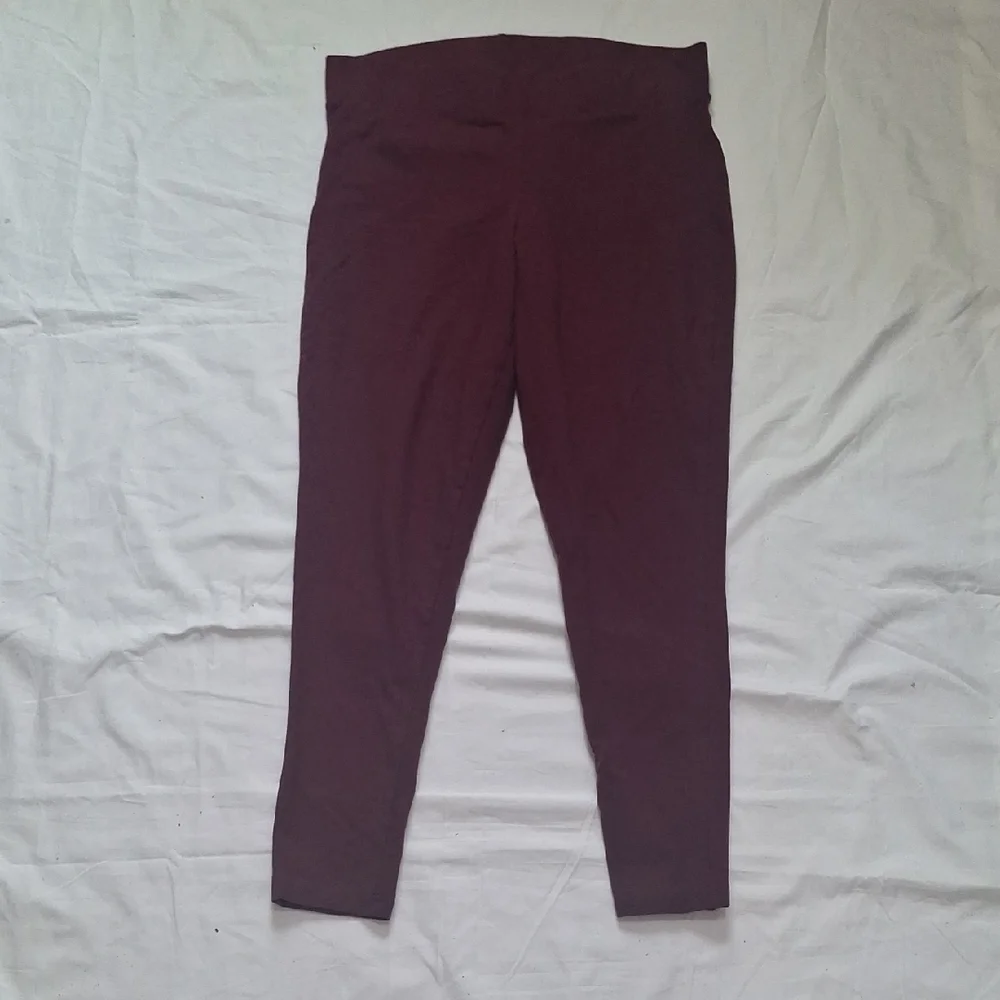 Torrid Wome's Deep Burgundy Leggings size 1